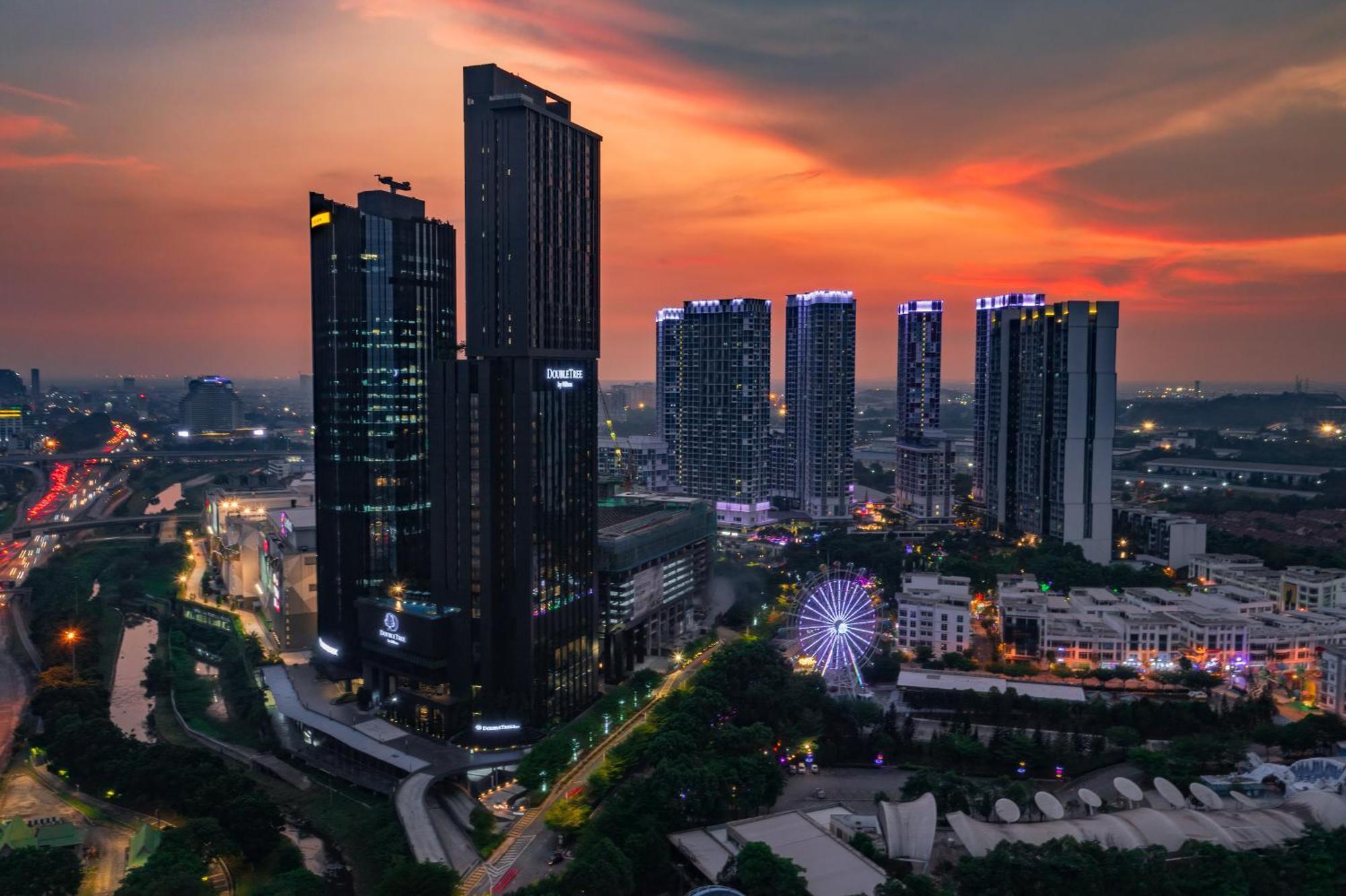 Sky Pool 4 Star Hotel Grade Stay In I-City Shah Alam Exterior photo